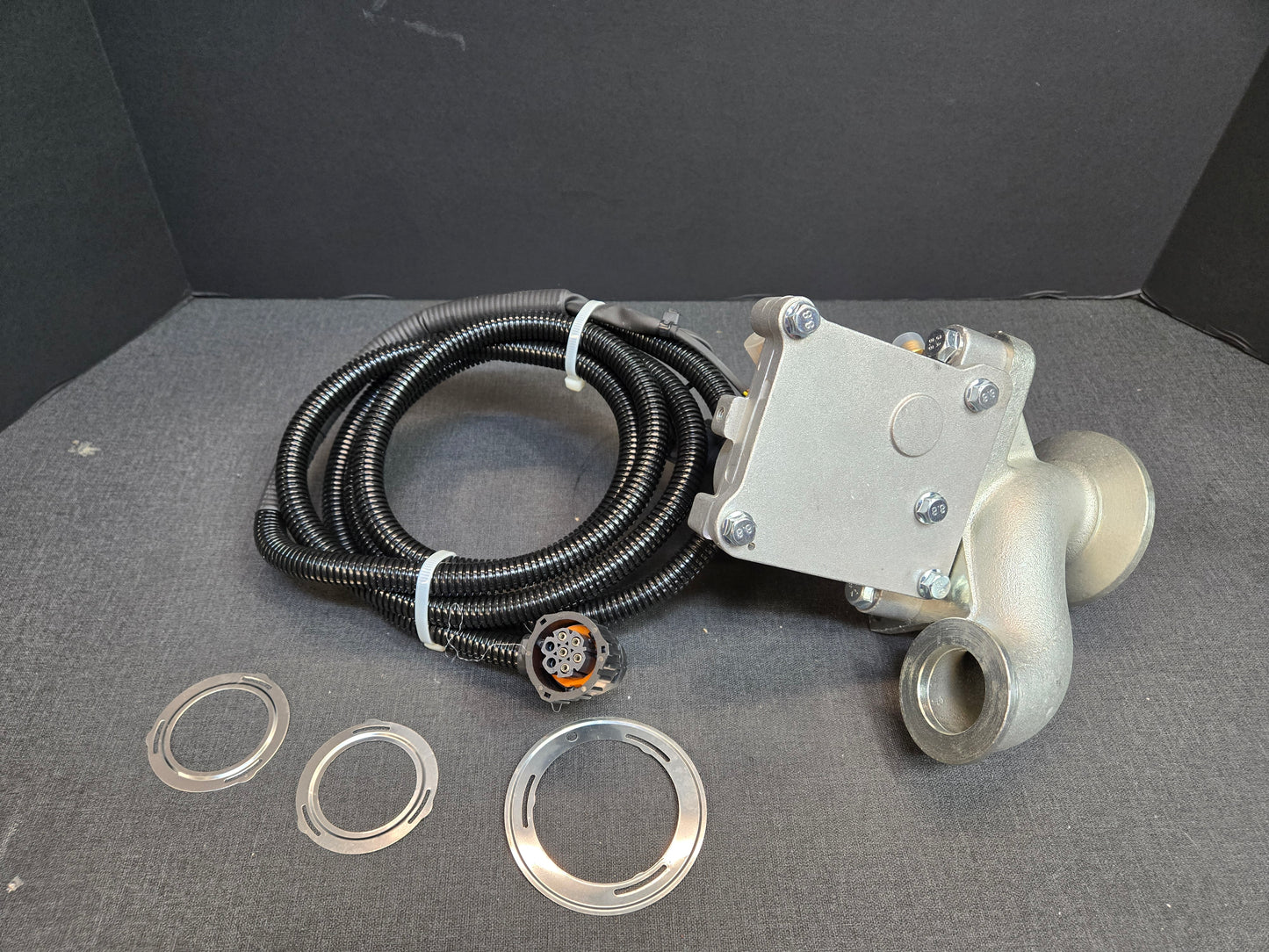 85000816 80695295 2003-2007 Volvo D12 EGR Valve