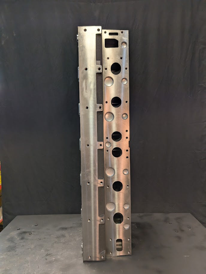 NEW ISX15 CYLINDER HEAD # 5658294 SINGLE CAM
