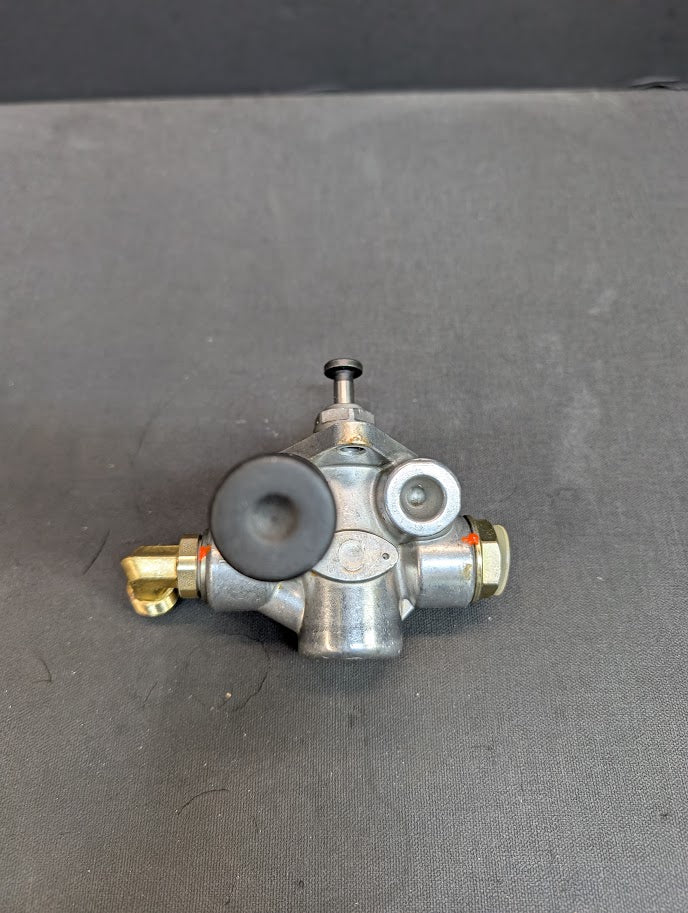 NEW MACK E7 FUEL SUPPLY PUMP # 935-0440008120 / ESP3503