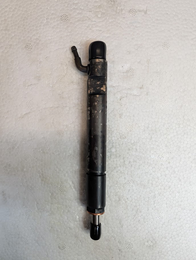 NEW DEUTZ 1011 FUEL INJECTOR # 04179470