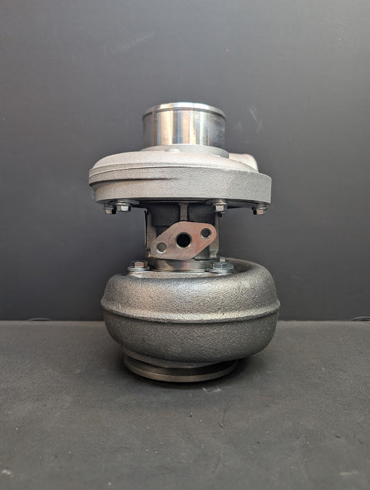 NEW JOHN DEERE S200 S2A MODEL TURBOCHARGER W/ WIDE FOOT & PUSH IN EXHAUST # RE508971